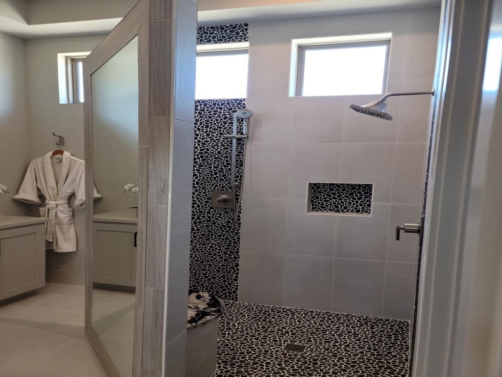 Austin-Remodel-master-bathroom-spa-shower-78746-512-Builders-1024x768-Medium-1