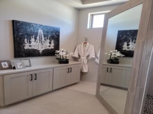 Austin-Builder-custom-bathroom-cabinet-78746-512-Builders-1024x768-Medium